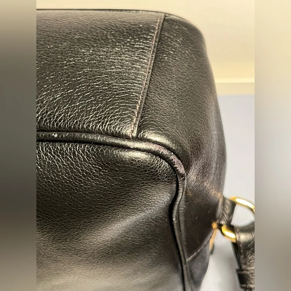 PRADA MILANO  (EMBOSSED LOGO) Glace calf Leather Black Shoulder Bag 🎩🎩🎩🎩🎩🎩 - Picture 13 of 16